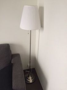 Lampadaire salon blanc + ampoule neuve