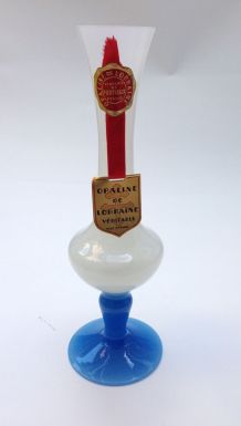 Vase soliflore en opaline