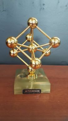 Atomium sur socle