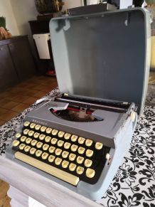 Machine à écrire vintage Brother