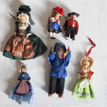 poupées miniatures costumes traditionnels