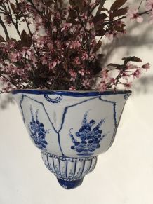 Paire de vases muraux bohème blanc et bleu 