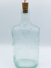 Bouteille en verre moulée homme