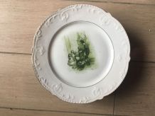 6 assiettes anciennes en porcelaine avec décors
