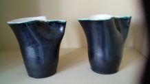 Une paire de vases vintage