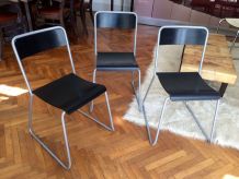 Série de trois chaises industrielles