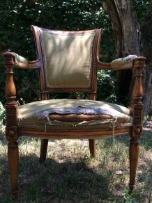 Paire de fauteuils Louis XVI à rénover  
