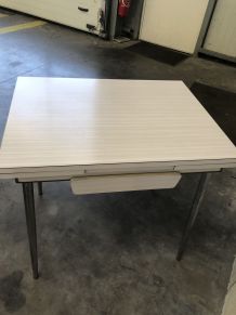 Table blanche Formica 
