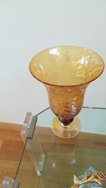 Vase de couleur jaune