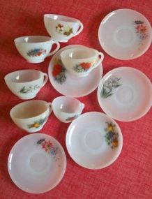 5 TASSES A THE DEPAREILLEES