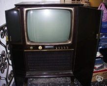 vieille télévision Philips à ampoules