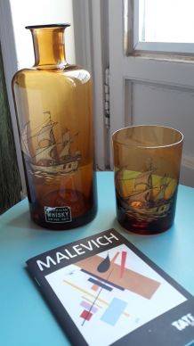 Carafe à wisky 1960 en verre ambré et son verre