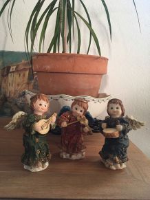 Trois anges en résine décoration Noel.