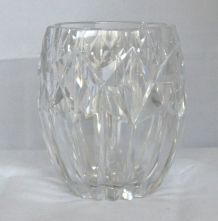 Vase en cristal taillé Haut. 18 cm dia 16 cm petites rayures