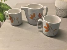 Tasse et pot à lait