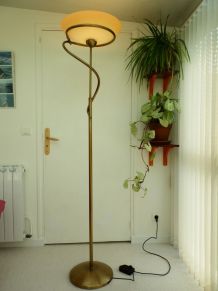 lampadaire de qualite en laiton et opaline neuf