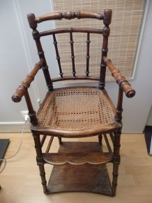 Chaise d'enfant ancienne en bois 
