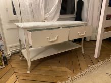 Petite console de chambre d'enfant