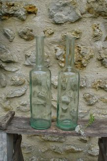 Duo de grandes bouteilles anciennes