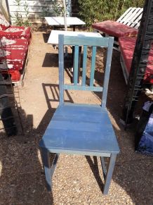 Chaise en bois bleu style provençal