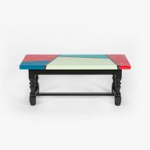 Table basse design géométrique coloré en chêne massif 