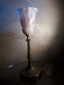 lampe pied laiton et bronze 1920 et opaline rose et blanche3