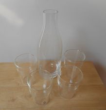 4 gobelets et carafe  (0,65l) en verre transparent