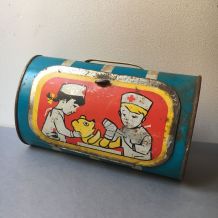 ANCIEN JOUET SOVIETIQUE VALISE ENFANT “DOCTEUR” 