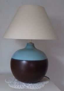 1 lampe avec l'abat-jour en céramique, couleur bleu marron