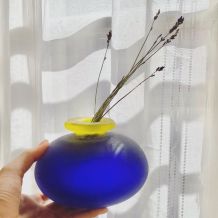 Vase en verre sable bleu