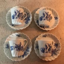 Série de 4 tasses en porcelaine de Limoges 