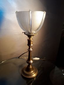 LAMPE  CALICE 1930  LAITON  tulipe verre moulé tres épaise  