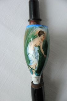 Pipe ancienne allemande en porcelaine décor femme dénudée. 