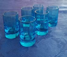 Très beau flacon et verres en cristal bleu, ancien