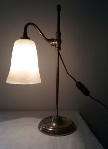LAMPE SUR PIED ARTICULEE AVEC ABAT JOUR EN OPALINE