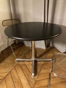 Table ronde noire Piretti Castelli