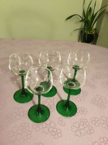 5 verres d'Alsace anciens pied couleur vert