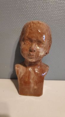 buste enfant en terre cuite émaillée marron de 1971 
