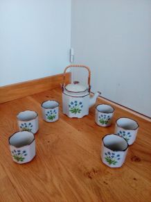Service à thé en grès émaillé à décor de fleurs bleues