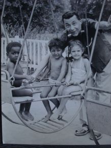 Photo de Jo Bouillon et 3 enfants de J. Baker