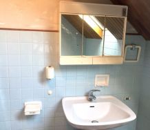 Armoire salle de bain année , porte serviette et porte verre