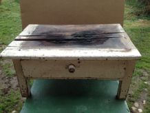 Table en bois brûlé