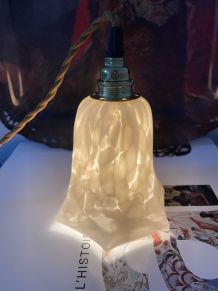 Lampe baladeuse vintage en en verre de Clichy blanc