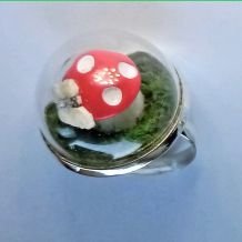 Bague réglable globe terrarium, champignon rouge