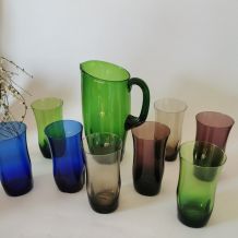 Verres colorés et carafe vintage 1960