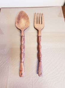 Cuillère et fourchette géantes en bois sculpté( ref K 27 )