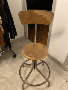 Tabouret industriel  et fauteuil de bureau  ,