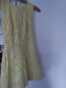 Robe courte dentelle brodée jaune blanche femme taille 34 XS