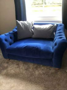 Canapé en velours bleue 