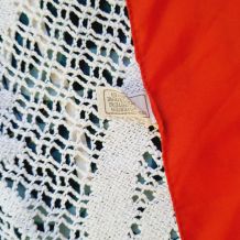 Foulard en polyester dominante rouge décor marine 